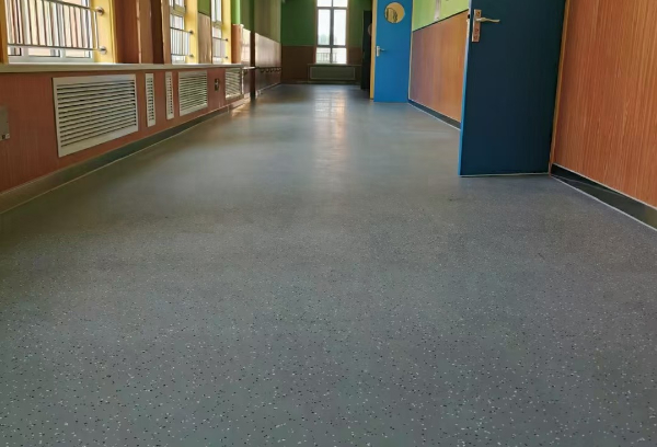 幼儿园塑胶地板